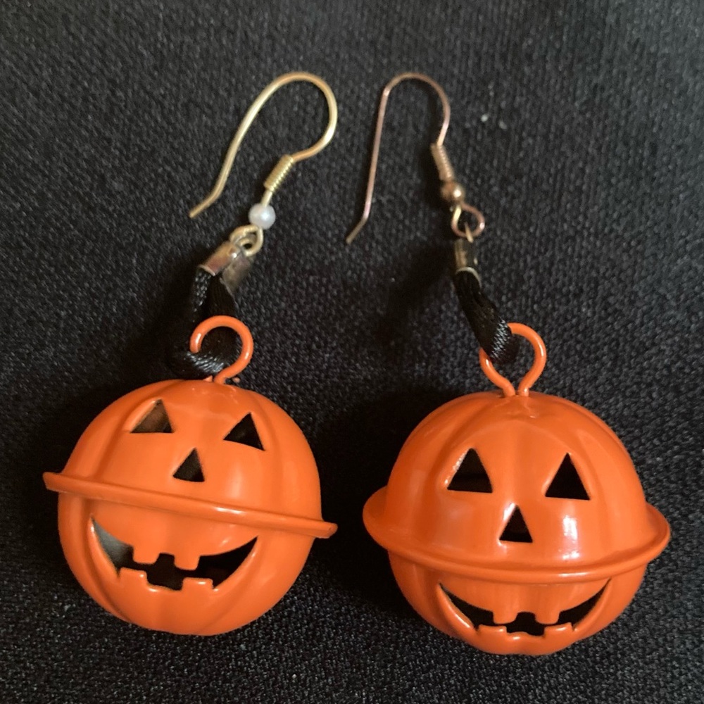 ❤️ Jack-o’-Lantern Bell Earrings